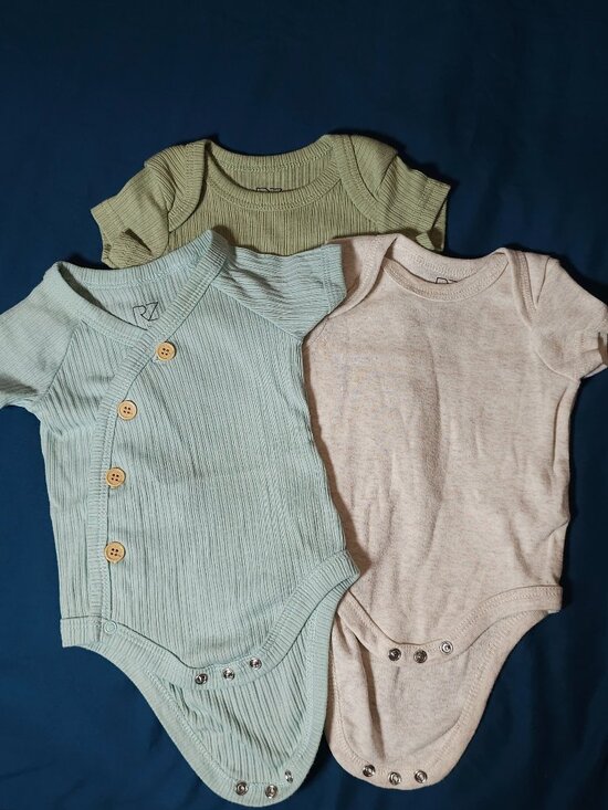 Lot of 3 Ribbed Trend Bodysuits/Rompers (0-3 months) - Picture 1 of 7